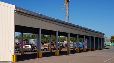 Cubierta para máquinas y vehículos