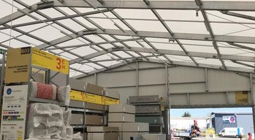 Almacén de materiales al aire libre